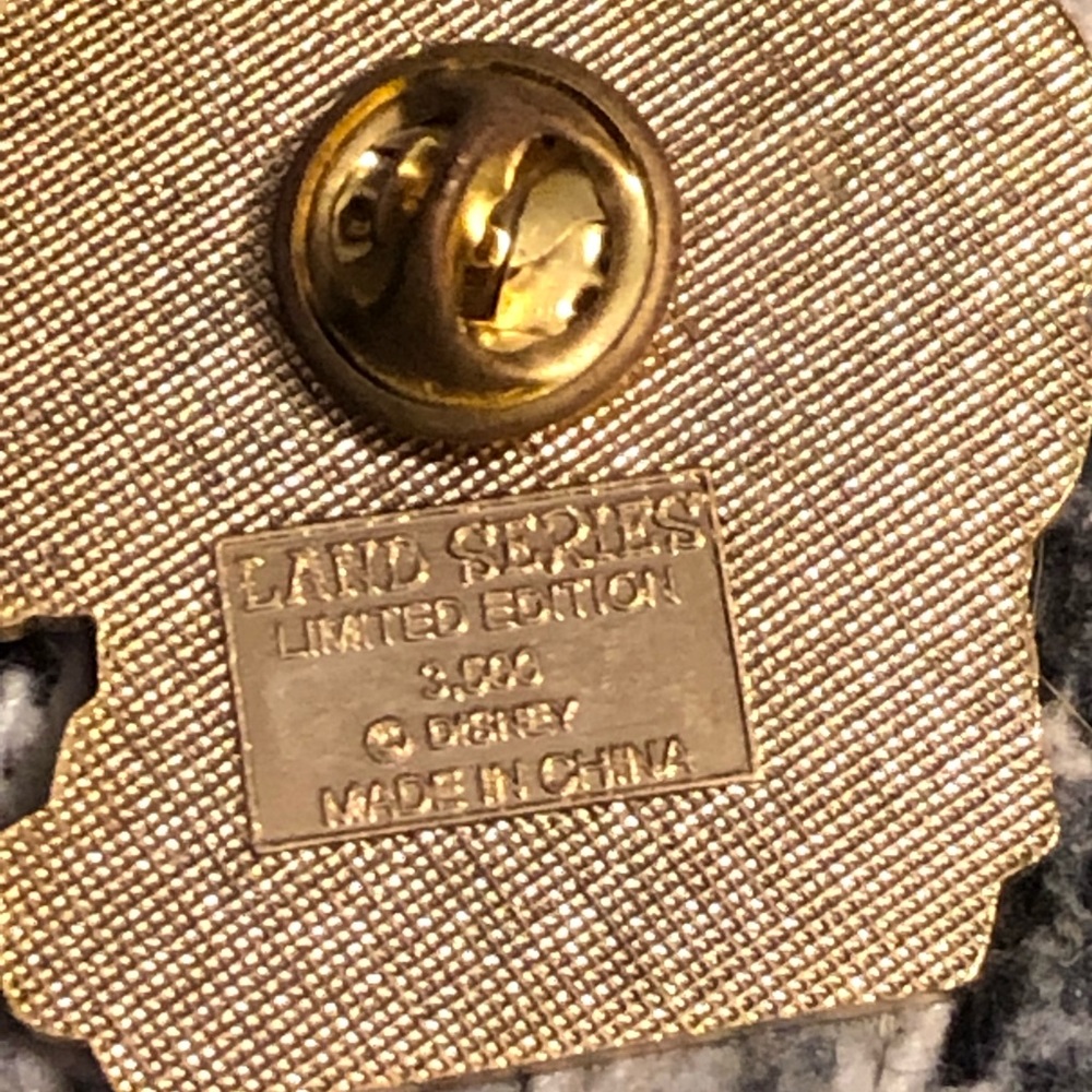 Limited edition Mickey on Main St., Disney pin - Picture 3 of 3